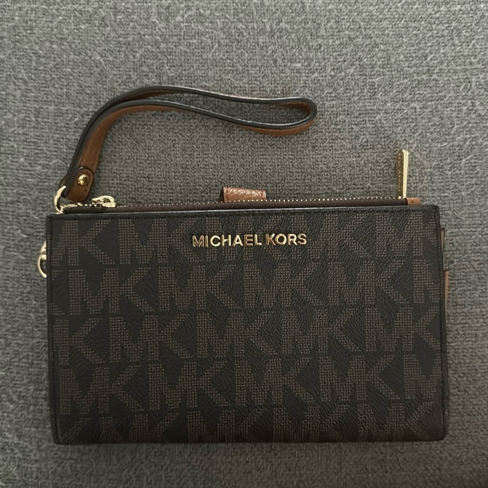 Michael Kors wallet wristlet with card and money compartment